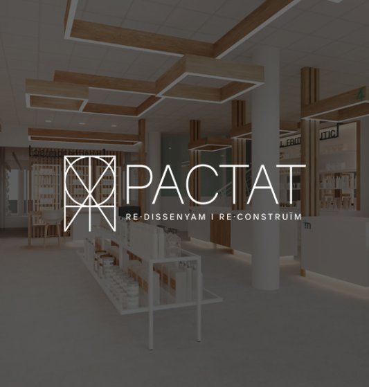 Interior comercial moderno con logotipo pactat