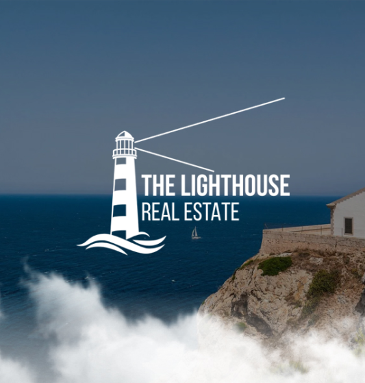 Logotipo de faro sobre acantilado frente al mar